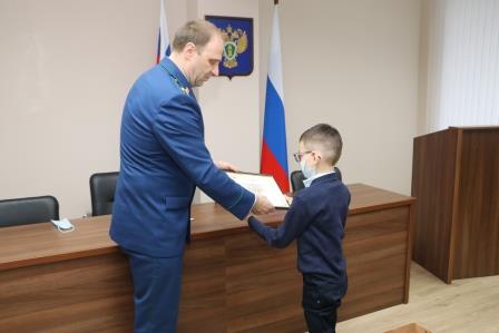 В Тбилисском районе наградили победителей конкурса «Работа прокурора глазами ребенка»