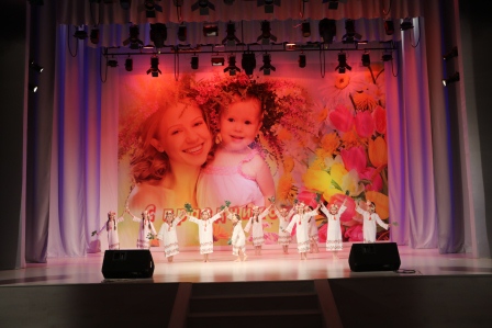 Жительниц Тбилисского района поздравили с наступающим 8 марта