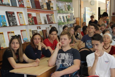 В читальном зале центральной районной библиотеки состоялась презентация сборника «Люди, спешите делать добро». 