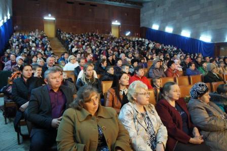 Для мам в Тбилисском районе подготовили большой концерт