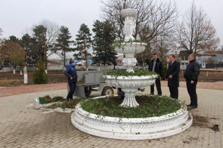В Тбилисской в парке имени сотника Андрея Гречишкина создают цветочный фонтан
