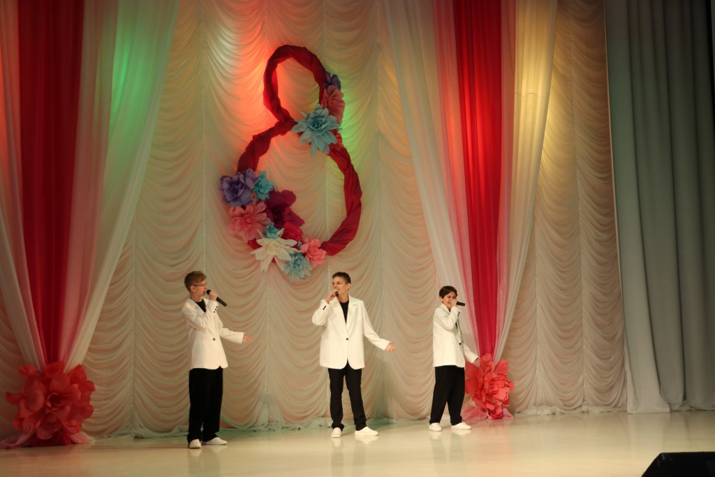 Зал, полный цветов и улыбок!