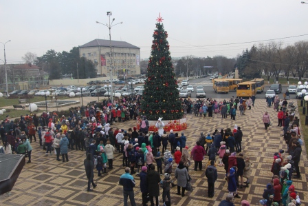 Юным жителям Тбилисского района показали сказку «Морозко»