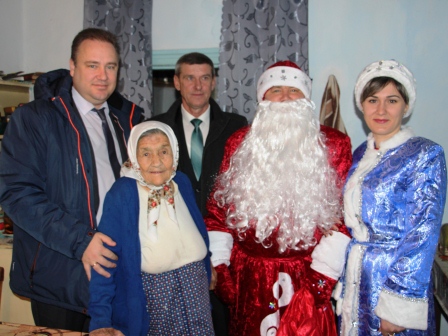 В Тбилисском районе продолжают поздравлять участников Великой Отечественной войны с новогодними праздниками