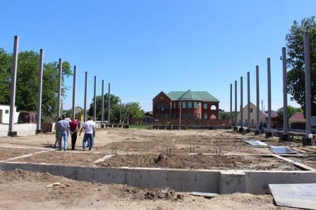 В Тбилисской продолжается строительство спорткомплекса