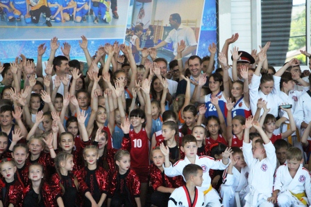 В Тбилисском районе открыли спортивный комплекс «Юниор»