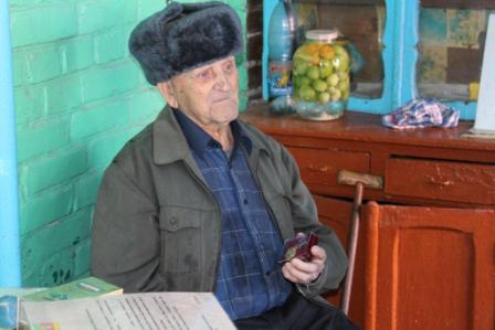 Ветеранам Тбилисского района вручают медали к 75-летию освобождения Краснодарского края