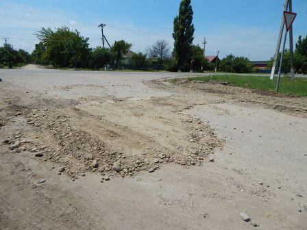 В Тбилисской на улицах Колхозная и Красная провели ямочный ремонт