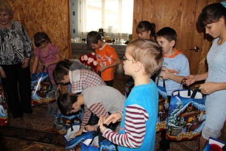 Глава Тбилисского района вручил подарки детям