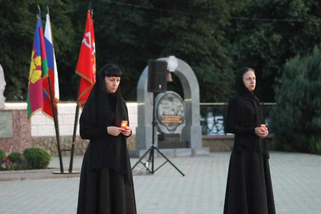 Возложение цветов у мемориала ст.Тбилисской