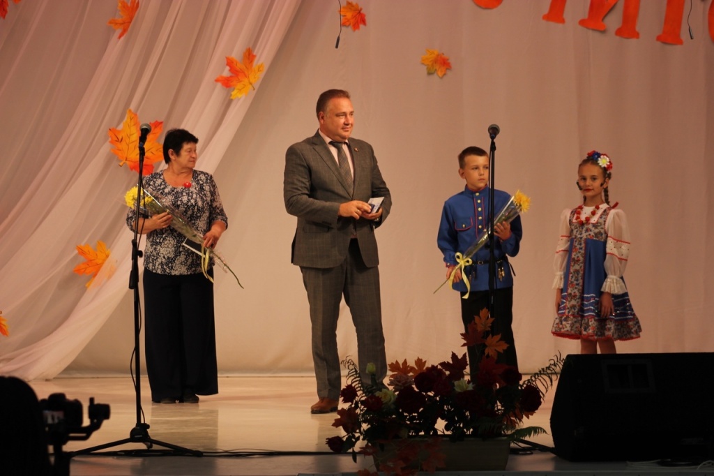 В Тбилисской состоялось праздничное мероприятие ко Дню учителя В Тбилисской состоялось праздничное мероприятие ко Дню учителя