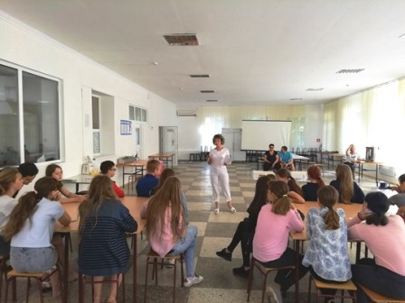 Сотрудники детской библиотеки побывали в гостях у ребят казачьей смены