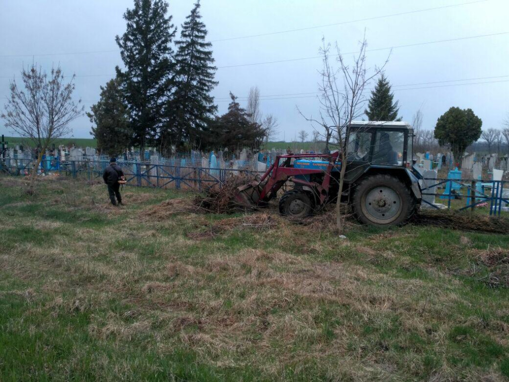 Жители Тбилисского района вышли на уборку территорий