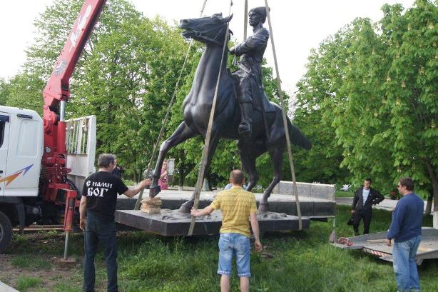 Памятник А.Гречишкину