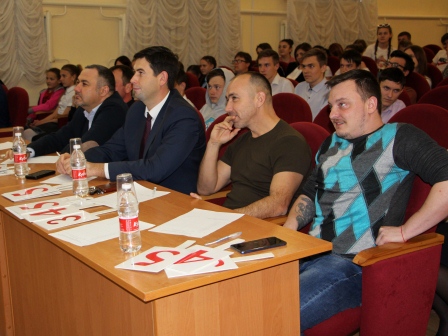 В Тбилисском районе успешно открыли сезон школьной Лиги КВН