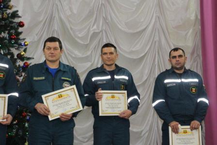 В Тбилисском районе спасателей поздравили с профессиональным праздником