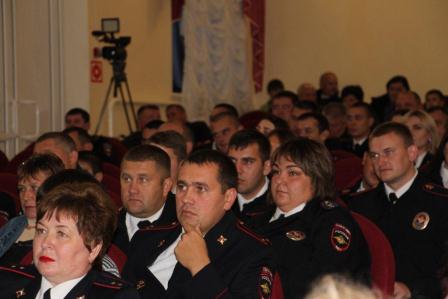 Сотрудников полиции поздравили с профессиональным праздником