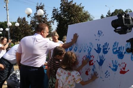 Концерт-акция, посвященный Дню флага России, прошел в Тбилисском районе