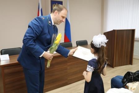 В Тбилисском районе наградили победителей конкурса «Работа прокурора глазами ребенка»