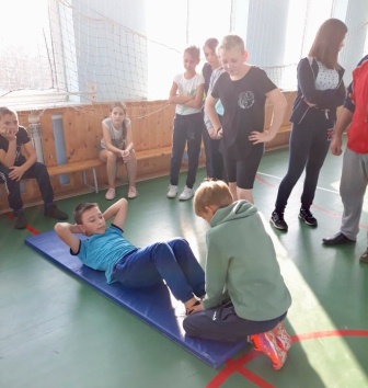 Тбилисские школьники сдают нормы ГТО