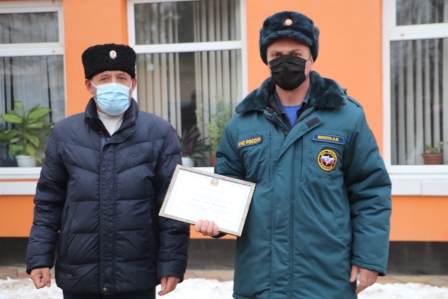 В Тбилисском районе спасателей поздравили с профессиональным праздником