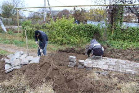  В станице Тбилисской ведутся работы по благоустройству