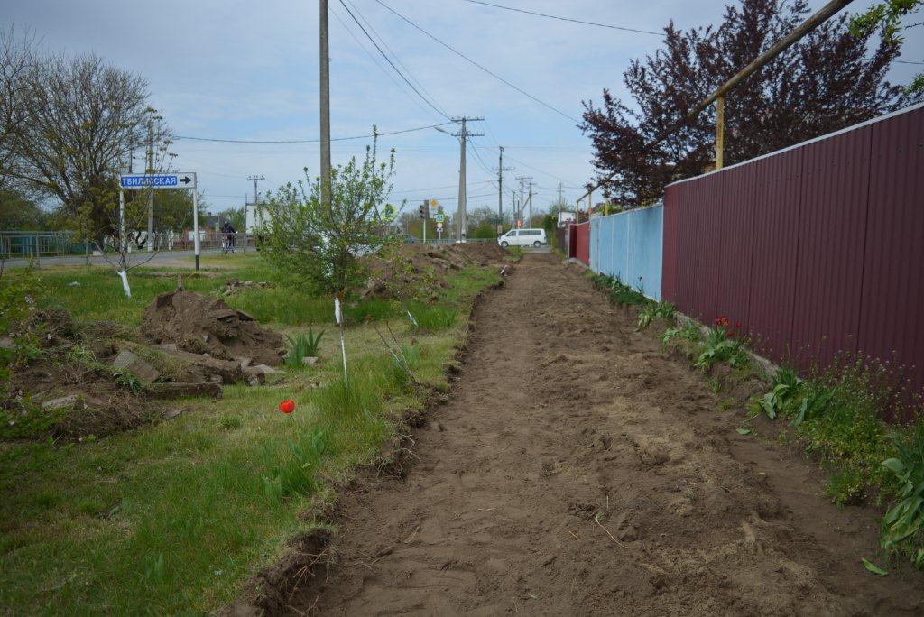 тротуар Пролетарская начало +обрезка деревьев 003.jpg