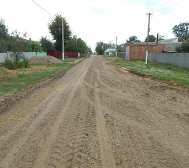 В поселке Первомайском прогрейдировали дороги