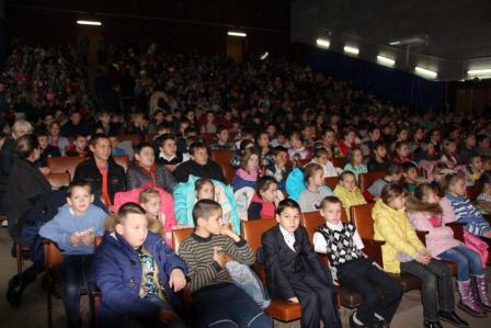 Тбилисским ребятам показали сказку «Морозко»