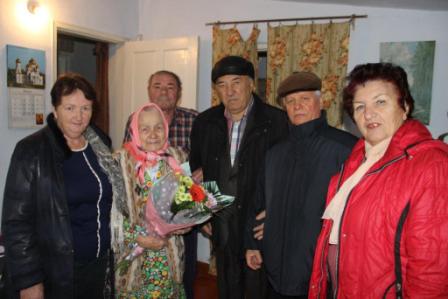 В Тбилисском районе участниц Великой Отечественной войны поздравили с Днем матери