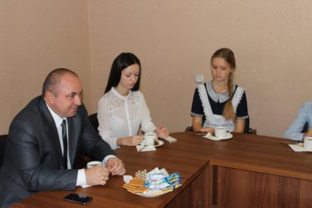 Глава Тбилисского района встретился с лидерами школ