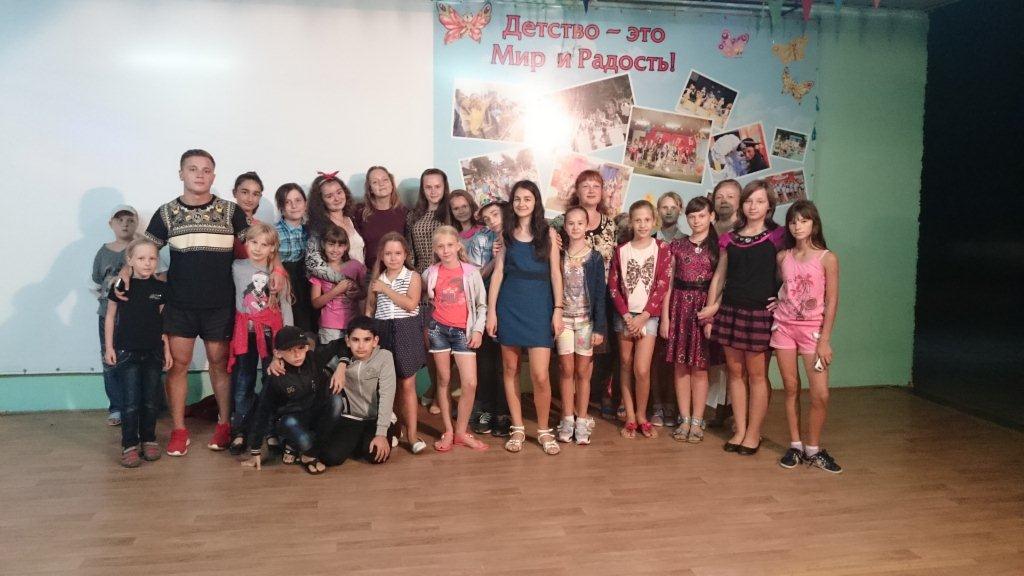 Участники краевого фестиваля детского художественного творчества «Кубанские просторы-2015»