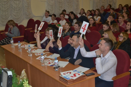 Команда первой школы стала победителем школьной Лиги КВН 2019 года