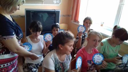 Библиотека для участников клуба «Теплый дом» провела беседу-предупреждение «Антитеррор»