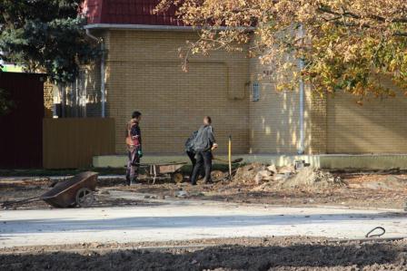 В Тбилисской продолжается реконструкция парка имени сотника Андрея Гречишкина