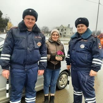 Поздравили с международным женским днем женщин-водителей