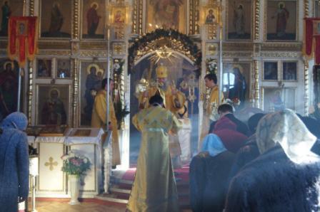 Преосвященнейший Стефан провел службу в храме станицы Тбилисской