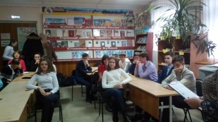 Для учеников второй школы прошел час мужества «Живут герои в памяти народа»