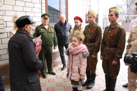 Тбилисским ветеранам вручают медали в честь 75-летия Победы