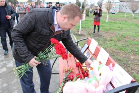 В Тбилисском районе проходит акция в память о погибших в Кемерово