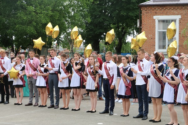 Последний звонок прозвучал для тбилисских выпускников