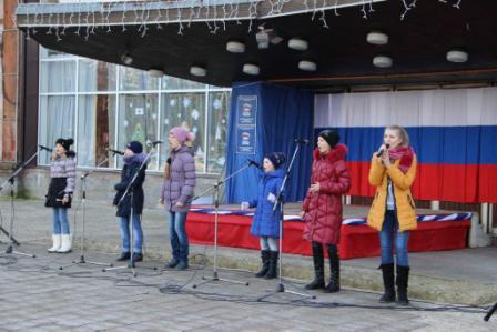 День конституции отметили в Тбилисском районе праздничным концертом