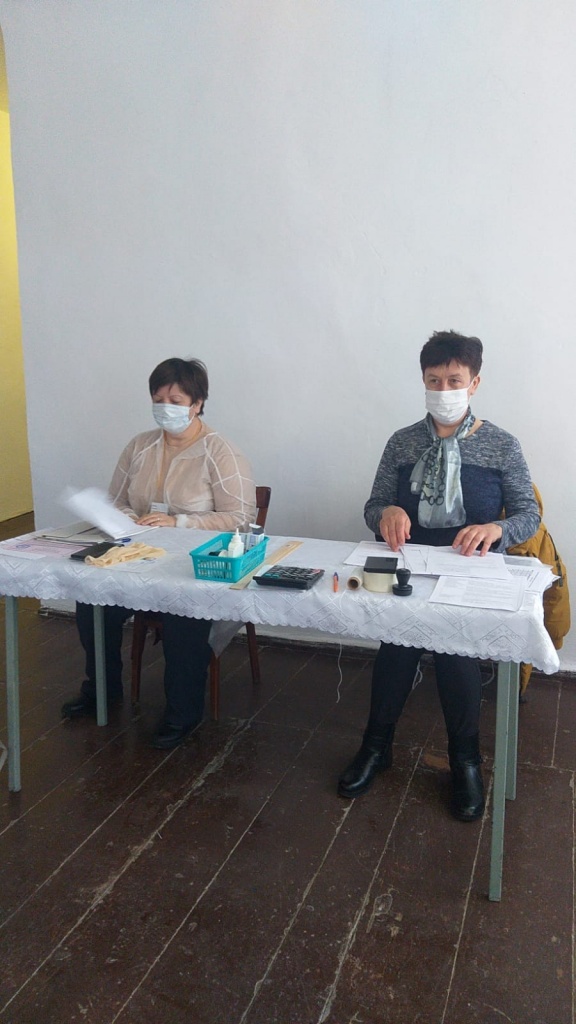 13 марта 2022 года, на территории Песчаного сельского поселения Тбилисского района проходят выборы главы поселения.На должность главы претендует 4 кандидата, с информацией о кандидатах можно ознакомиться по ссылке:(http://www.krasnodar.vybory.izbirkom.ru/region/region/krasnodar?action=show&root=1&tvd=4234046397929&vrn=4234046397925&region=23&global=&sub_region=23&prver=0&pronetvd=null&vibid=4234046397925&type=221).В организации выборов задействованы две участковыеизбирательные комиссий. В подготовке и проведении муниципальных выборов принимают участие 13 членов участковых комиссий с правом решающего голоса.Избиратели с ограниченными возможностями здоровья или не имеющие возможность по состоянию здоровья самостоятельно прибыть в помещение для голосованиямогут обратиться лично или через другое лицо, а также позвонить в участковую избирательную комиссию по месту регистрации для организации голосования на дому. Обращение может быть подано до 14:00 часов 13 марта2022 года.Избирательные участки открылись для голосования в 8:00. Проголосовать можно до 20:00.Напоминаем избирателям, что для получения избирательного бюллетеня необходимо при себе иметь паспорт или документ, его заменяющий.Перед началом голосования проведены все необходимые проверки на избирательных участках, где обеспечивают правопорядок и безопасность представители полиции. Соблюдаются рекомендации Роспотребнадзора.Приглашаем принять участие в выборах жителей Песчаного сельского поселения Тбилисского района.