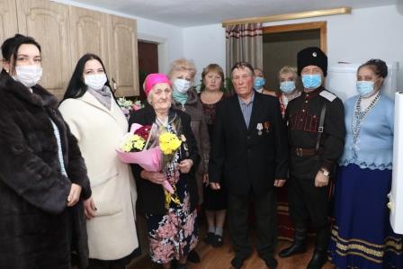 Труженица тыла из станицы Тбилисской отмечает 95-летний юбилей