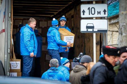 От Кубани на Донбасс отправилась колонна с подарками для детей