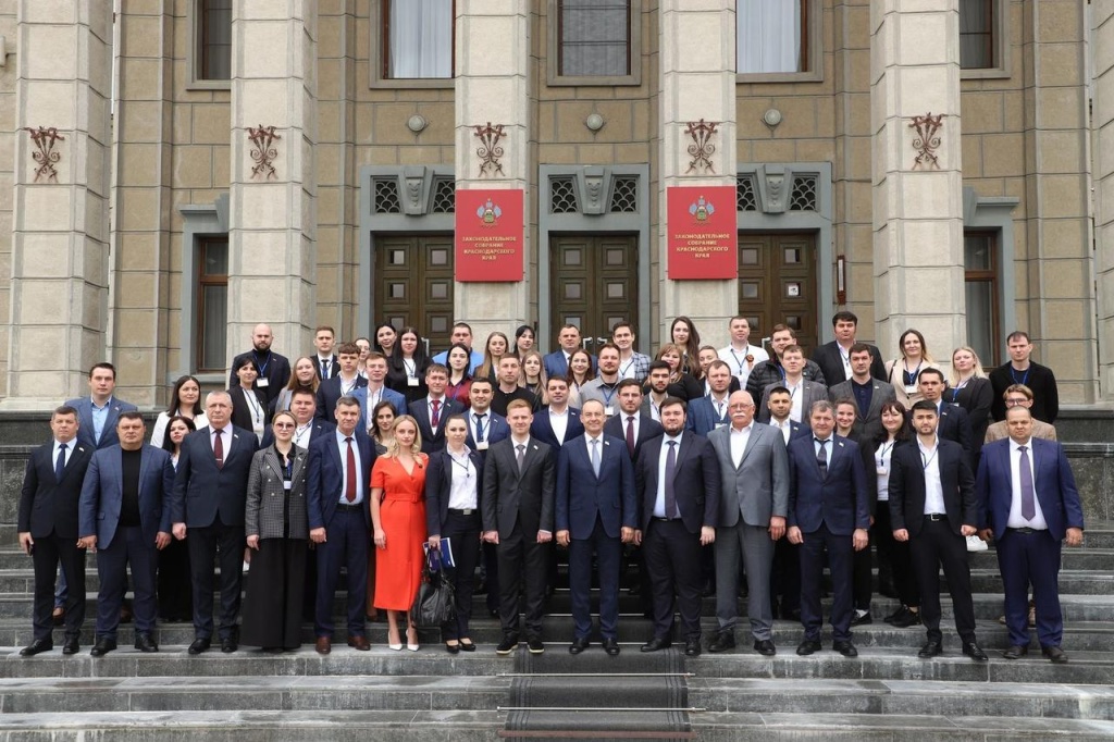 Молодые депутаты Тбилисского района приняли участие в обучающем семинаре 