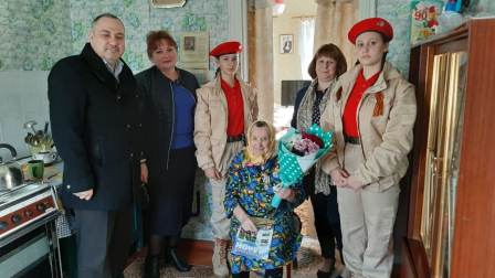 Труженикам тыла вручают медали в честь 75-летия Победы