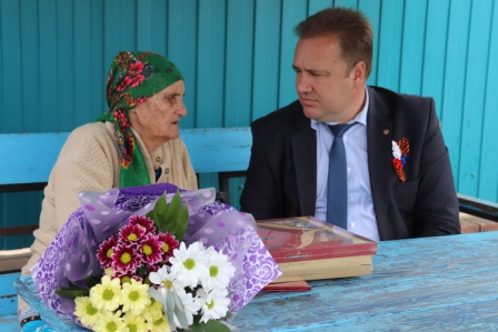 Семья из Тбилисского района 76 лет ухаживает за могилой неизвестного солдата