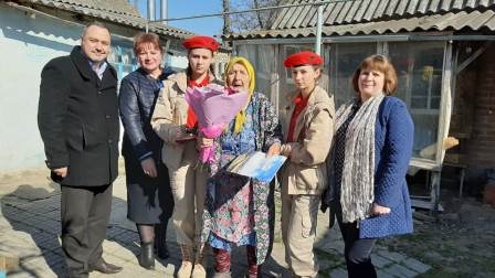 Труженикам тыла вручают медали в честь 75-летия Победы