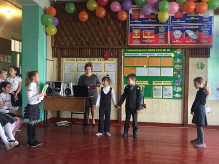 Первоклассникам Тбилисского района вручают светоотражающие элементы